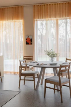 CLAPPERTON Matbord runt Ø140 vitpigmenterad ek