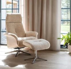 DESOTO Fåtölj & fotpall SMALL fårskinn 190 blond, vitoljad ek, fot Polaris A6 krom