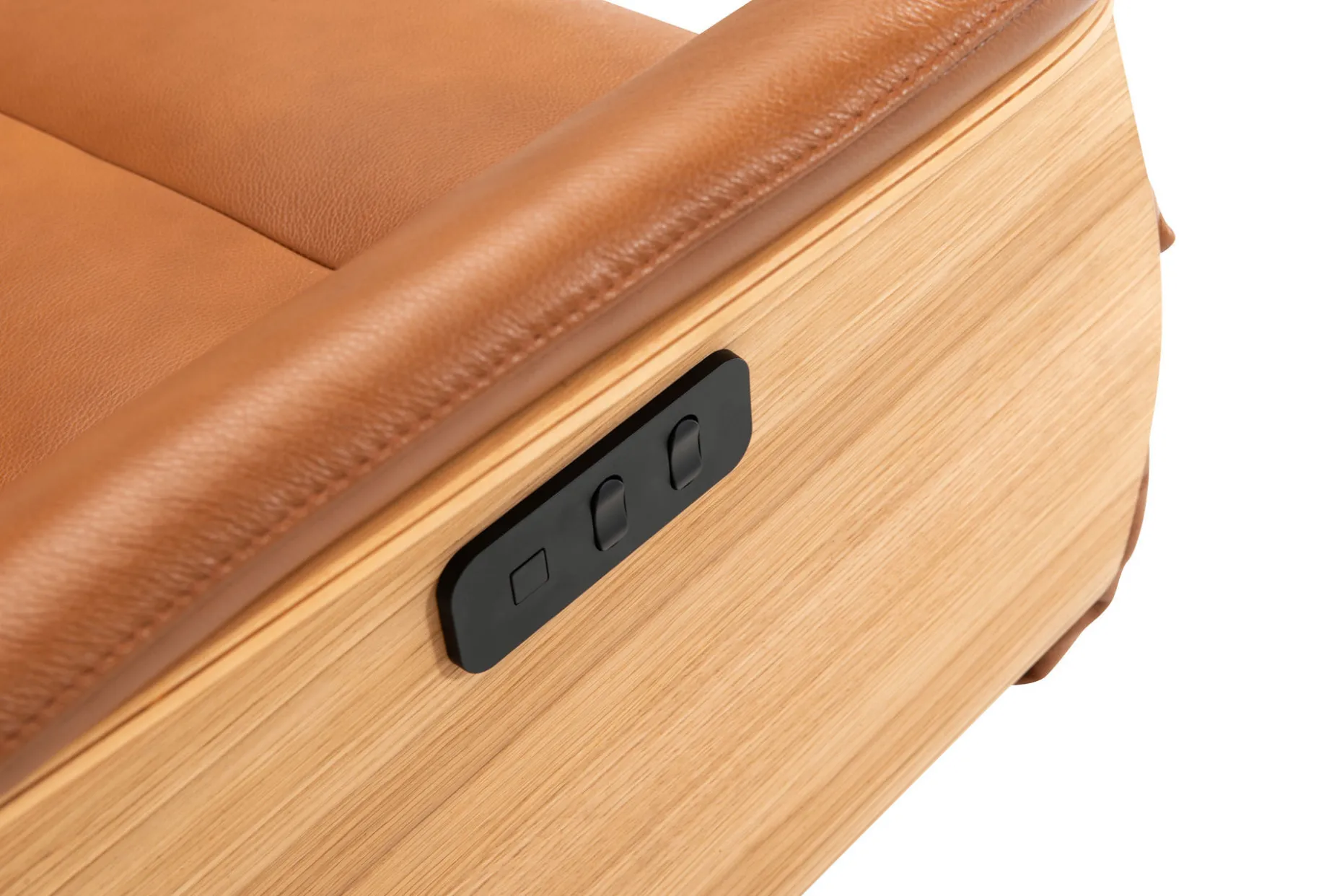 DESOTO Reclinerfåtölj el LARGE läder Semi 376 cognac, oljad ek, fot Polaris A7 svart, svart panel
