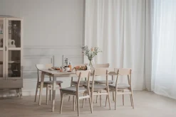 FILIPPA Vitrinskåp 2D 1L vitpigmenterad ek