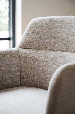 GLADSTONE karmstol ljusbeige tyg/svart metall snurr-tilt