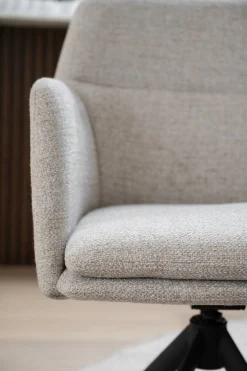 GLADSTONE karmstol ljusbeige tyg/svart metall snurr-tilt