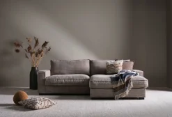 HAYLEY (TD) Soffa med divan höger tyg Zoom 3 mink ben=wenge
