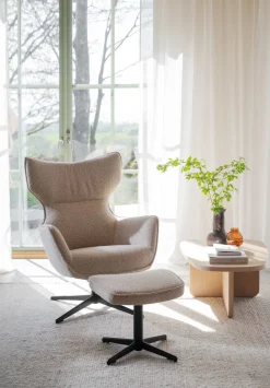 JENKINS Fåtölj+fotpall beige tyg/svart metall snurr, gung