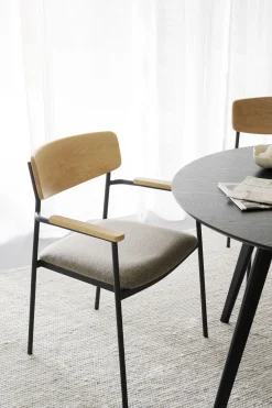 MAYMONT karmstol ekrygg/mörkbeige tyg/svart metall stapelbar