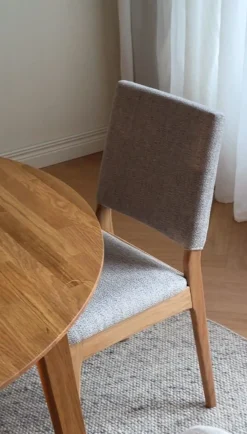 MEDFORD Stol ek/ljusbeige tyg