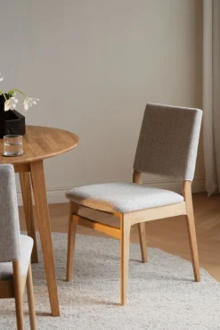 MEDFORD Stol ek/ljusbeige tyg