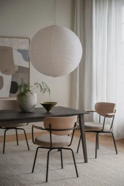 MERRICK Karmstol mörkbeige tyg/vitpigment ek/svart metall snurr