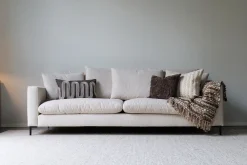 SIMONE 3,5-sits soffa tyg Beatto 1064 cream, svarta metallben