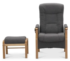 STINA fåtölj med pall elman. LiftUp, tyg Orleans C7 mörkgrå, armstöd ek