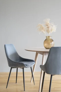 YUMI matbord runt 115 vitpigmenterad ek